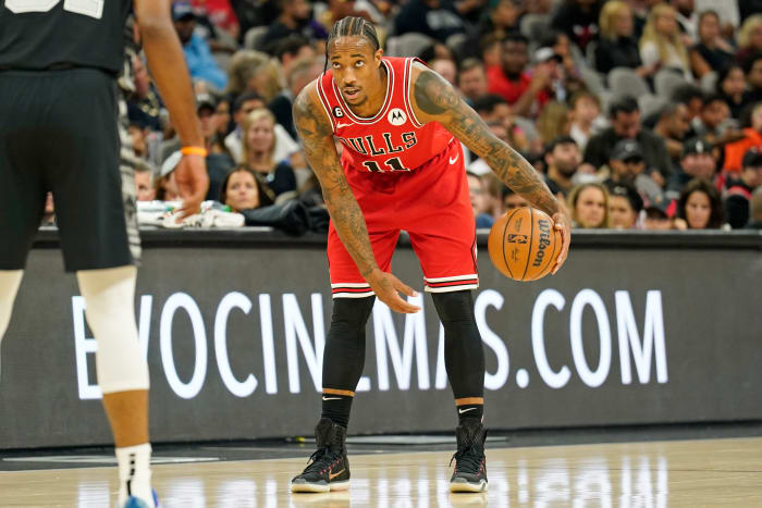 DeMar DeRozan dribbles the ball.